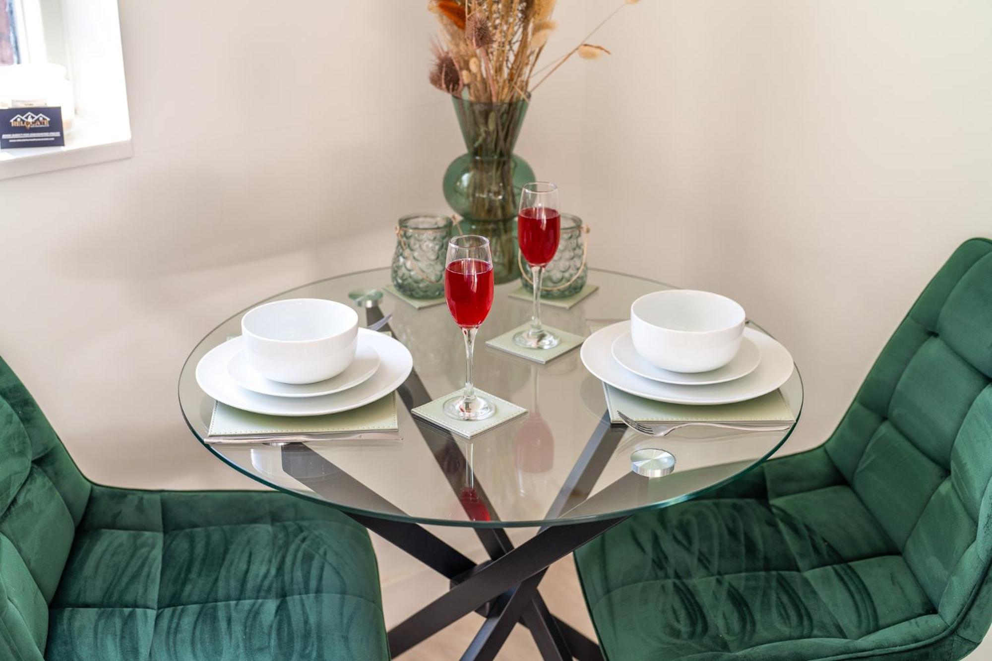 Luxury 1 Bedroom Serviced Apartment With Roof Terrace & Gym Stevenage Eksteriør billede