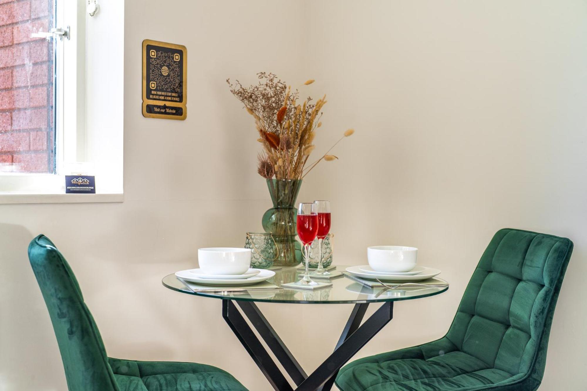 Luxury 1 Bedroom Serviced Apartment With Roof Terrace & Gym Stevenage Eksteriør billede