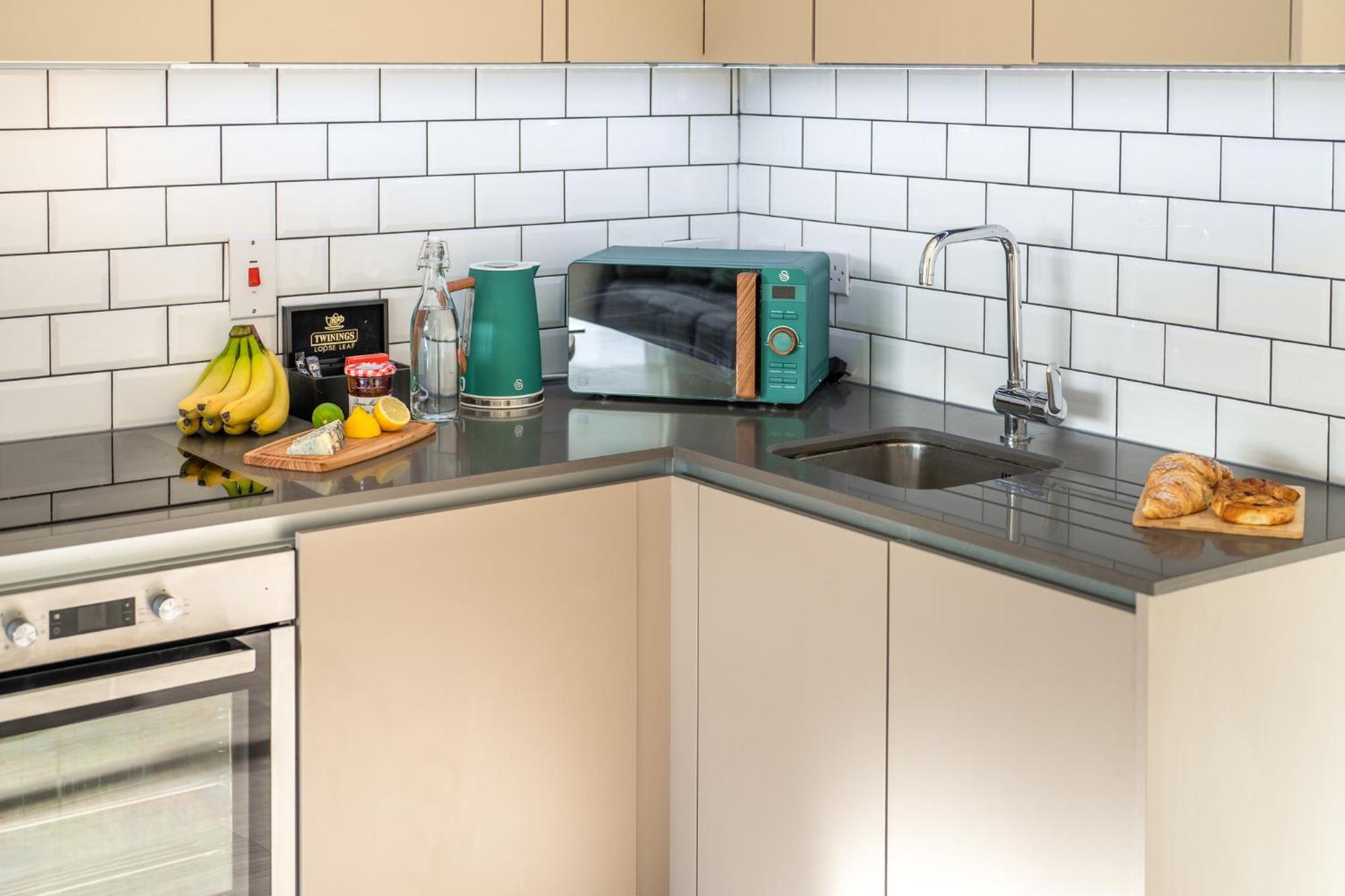 Luxury 1 Bedroom Serviced Apartment With Roof Terrace & Gym Stevenage Eksteriør billede