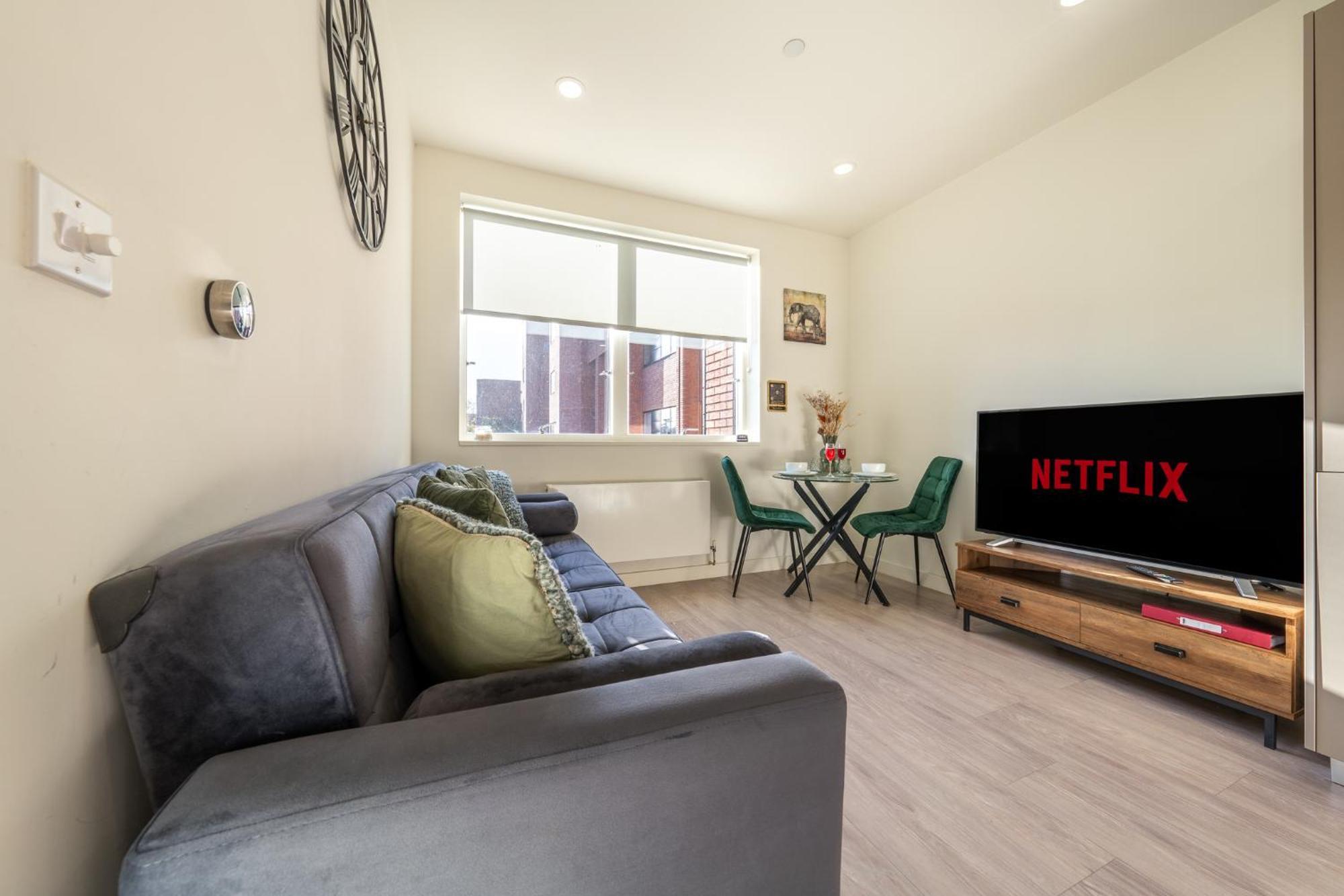 Luxury 1 Bedroom Serviced Apartment With Roof Terrace & Gym Stevenage Eksteriør billede