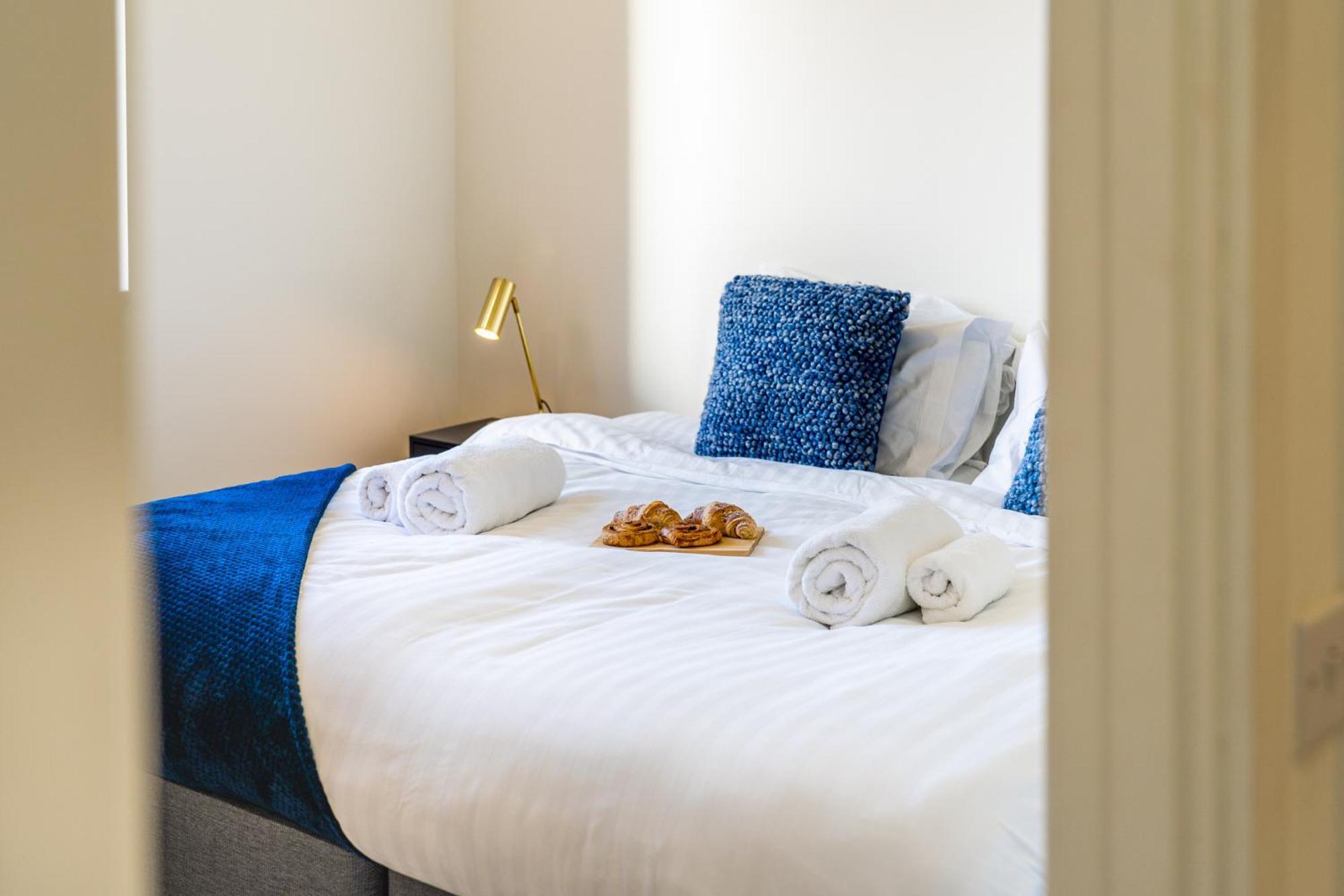 Luxury 1 Bedroom Serviced Apartment With Roof Terrace & Gym Stevenage Eksteriør billede
