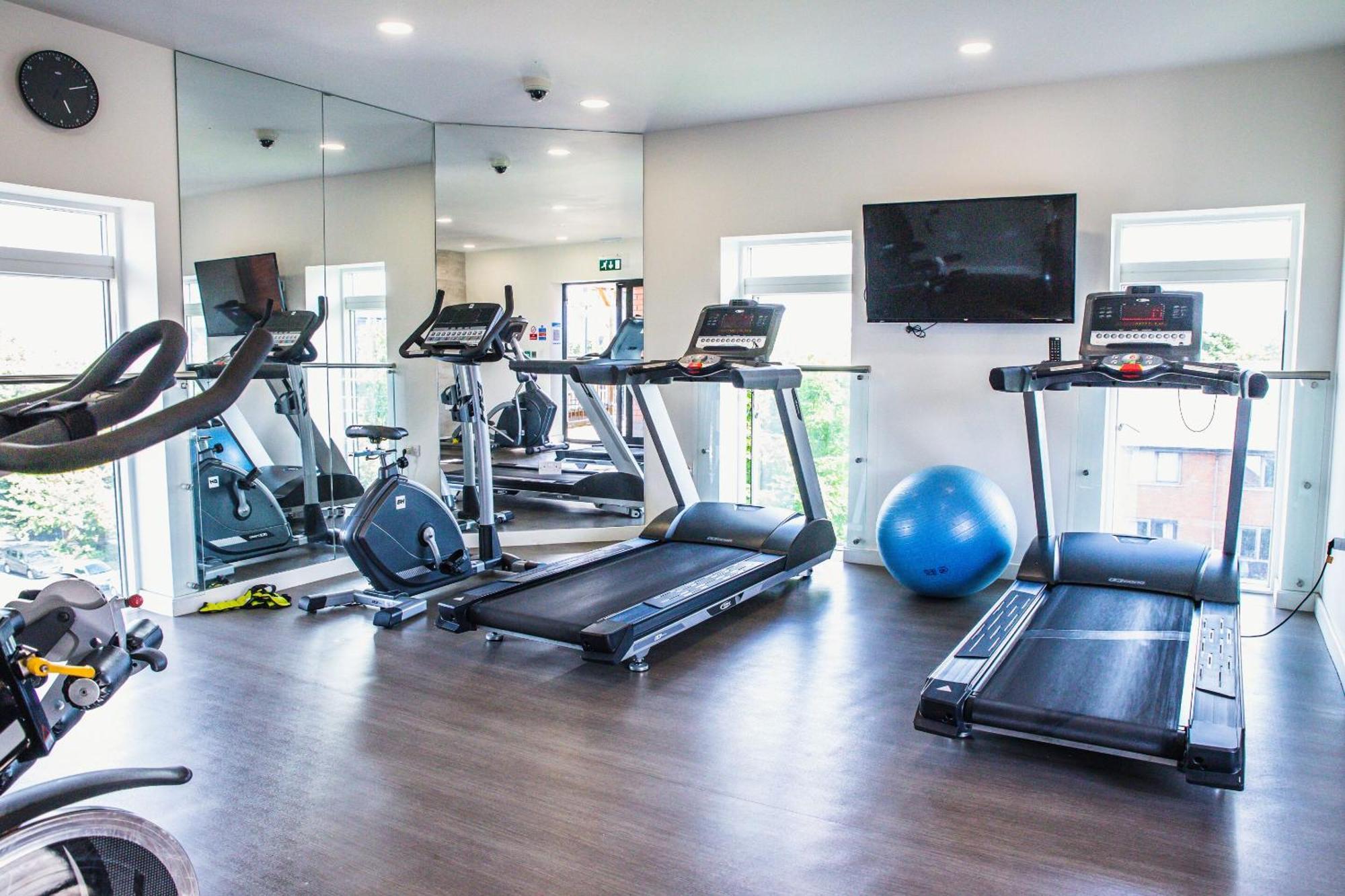Luxury 1 Bedroom Serviced Apartment With Roof Terrace & Gym Stevenage Eksteriør billede