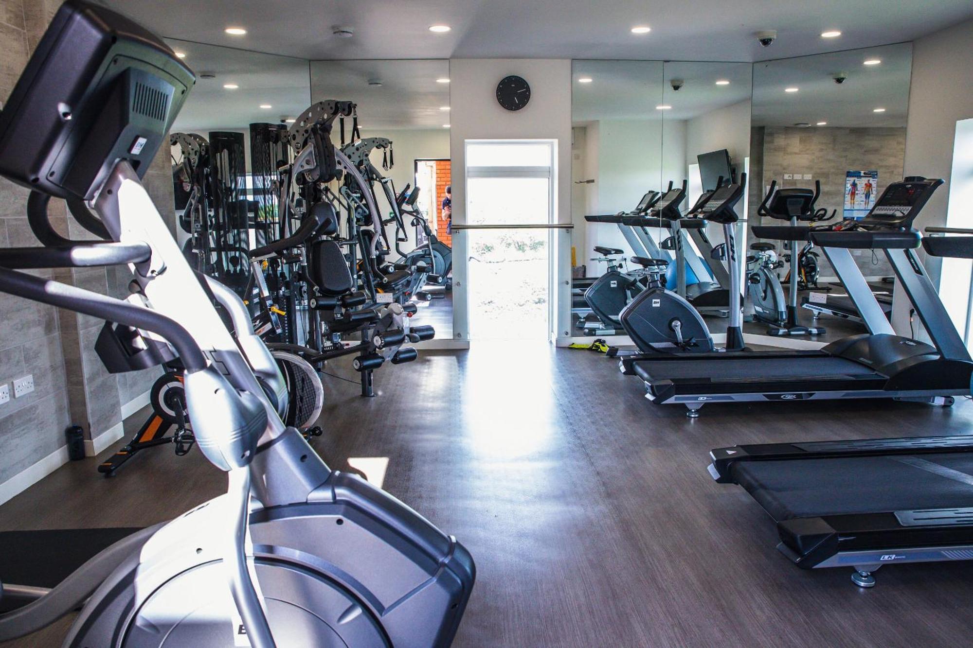 Luxury 1 Bedroom Serviced Apartment With Roof Terrace & Gym Stevenage Eksteriør billede