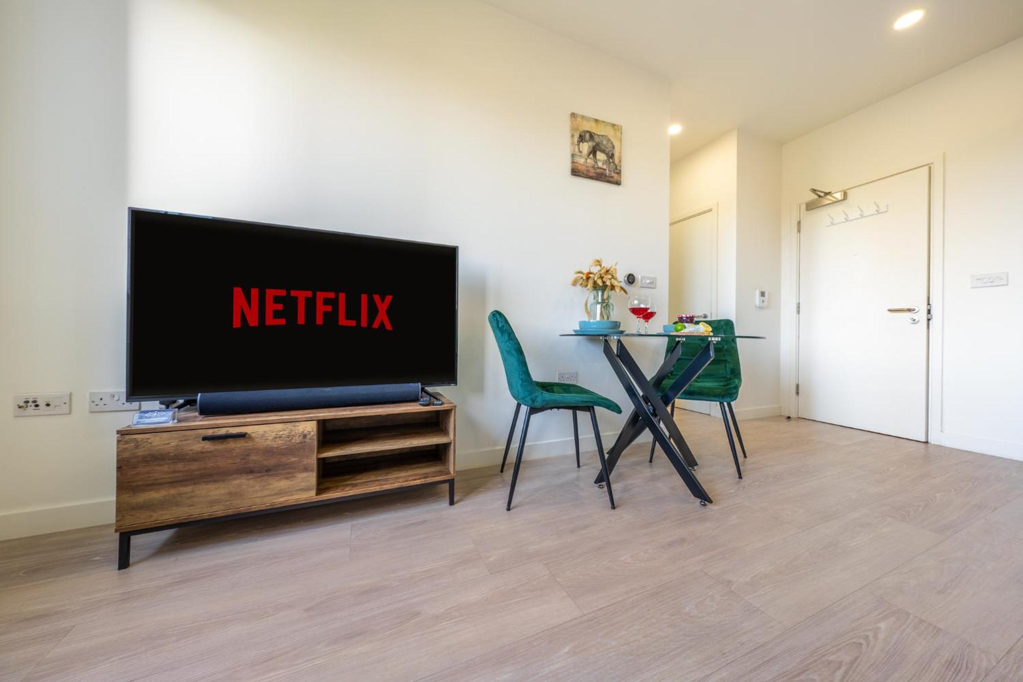 Luxury 1 Bedroom Serviced Apartment With Roof Terrace & Gym Stevenage Eksteriør billede