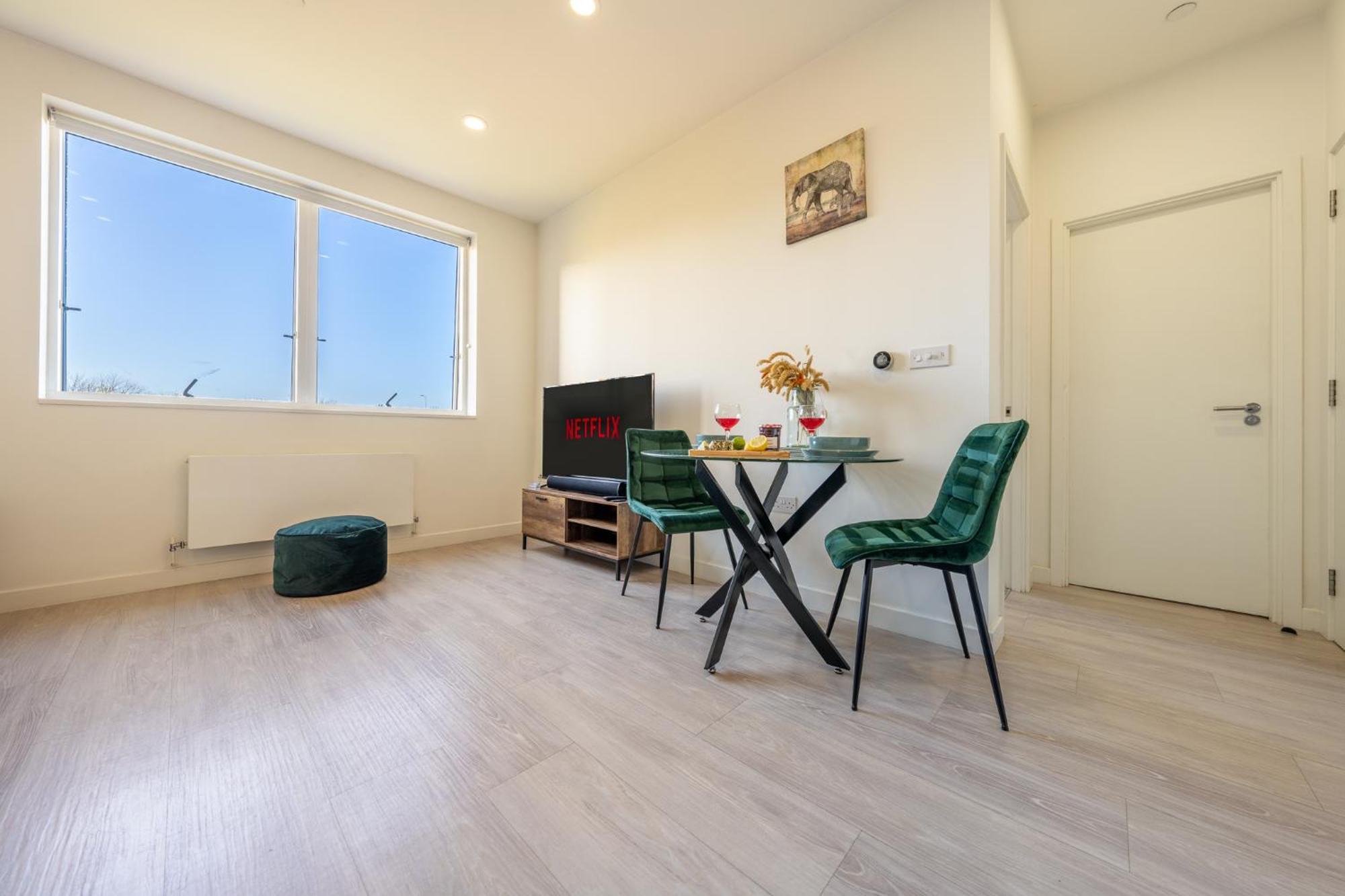 Luxury 1 Bedroom Serviced Apartment With Roof Terrace & Gym Stevenage Eksteriør billede