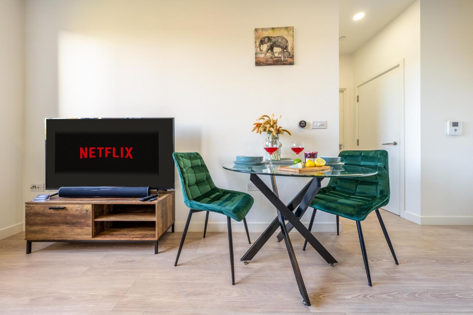 Luxury 1 Bedroom Serviced Apartment With Roof Terrace & Gym Stevenage Eksteriør billede