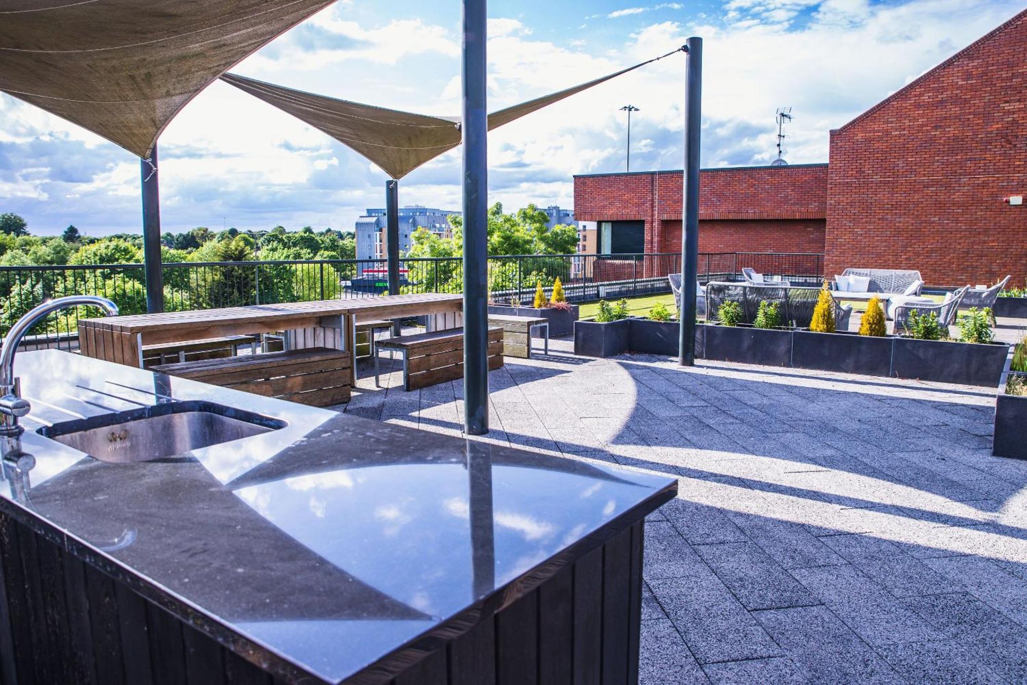 Luxury 1 Bedroom Serviced Apartment With Roof Terrace & Gym Stevenage Eksteriør billede