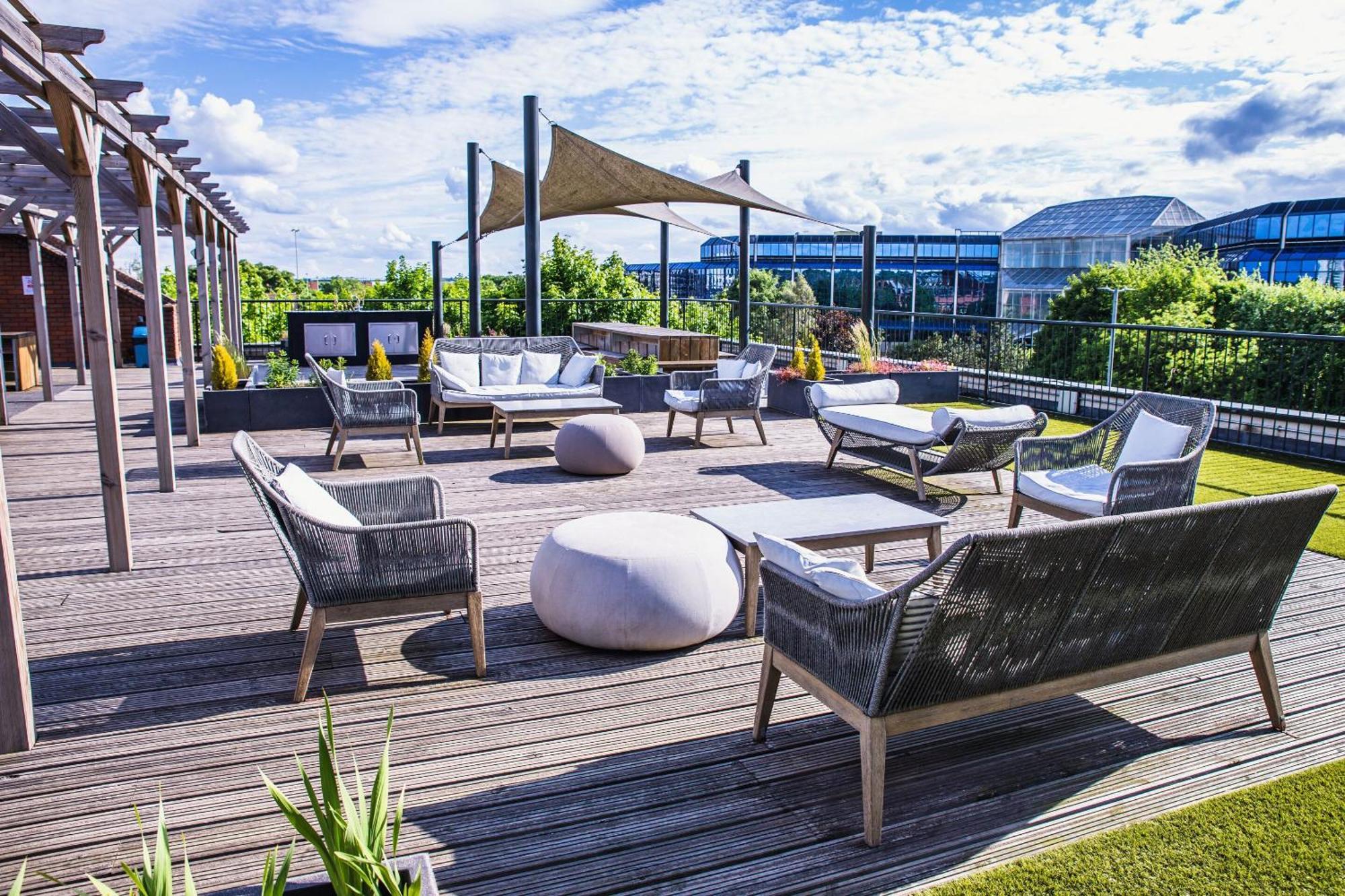 Luxury 1 Bedroom Serviced Apartment With Roof Terrace & Gym Stevenage Eksteriør billede