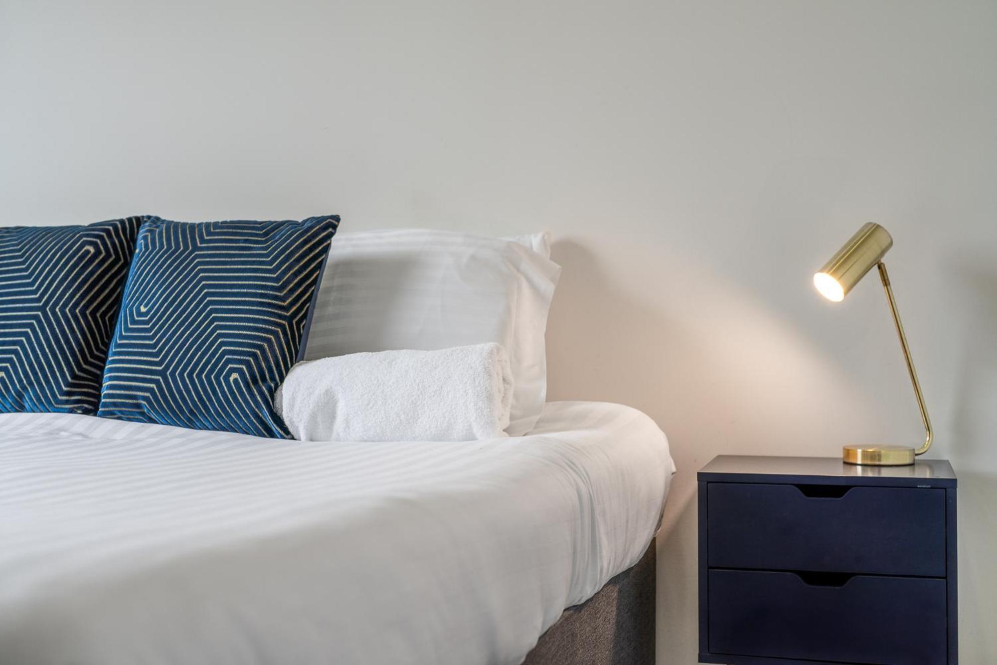 Luxury 1 Bedroom Serviced Apartment With Roof Terrace & Gym Stevenage Eksteriør billede