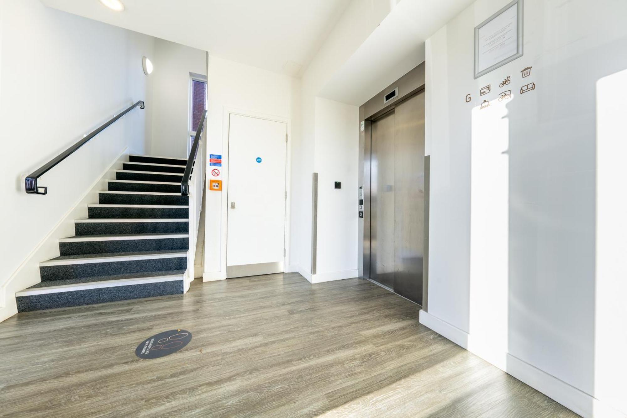 Luxury 1 Bedroom Serviced Apartment With Roof Terrace & Gym Stevenage Eksteriør billede