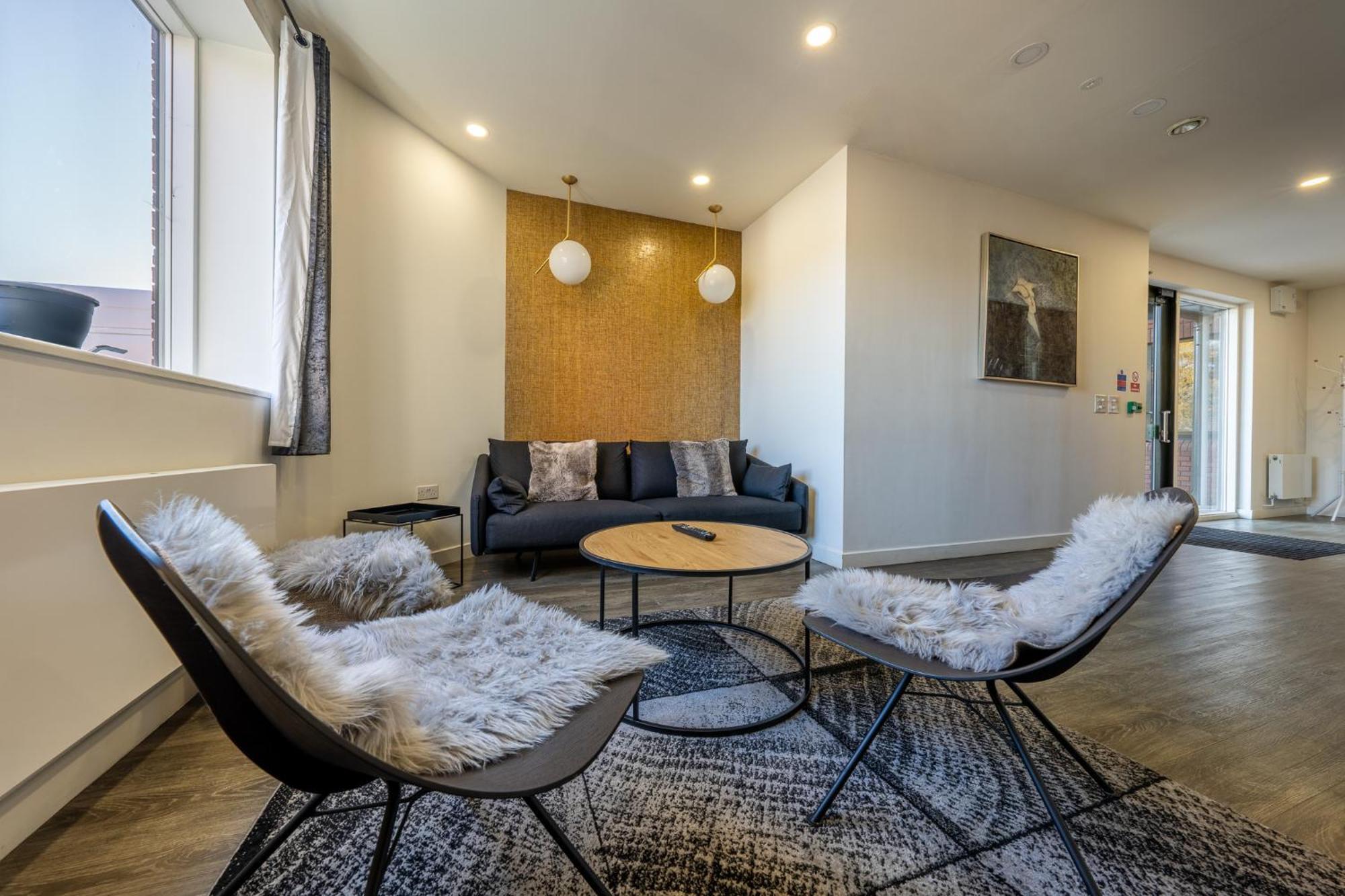Luxury 1 Bedroom Serviced Apartment With Roof Terrace & Gym Stevenage Eksteriør billede