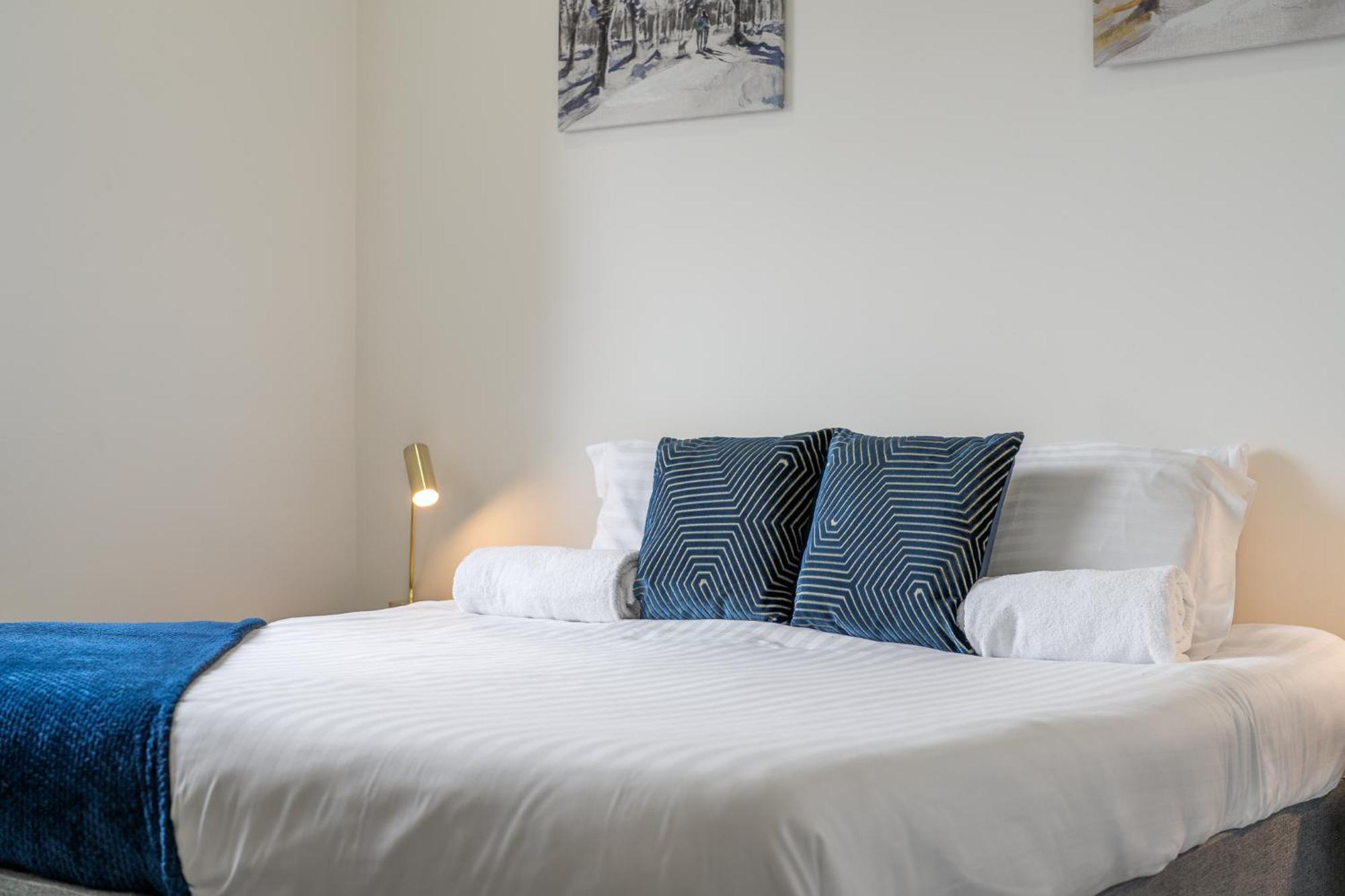Luxury 1 Bedroom Serviced Apartment With Roof Terrace & Gym Stevenage Eksteriør billede