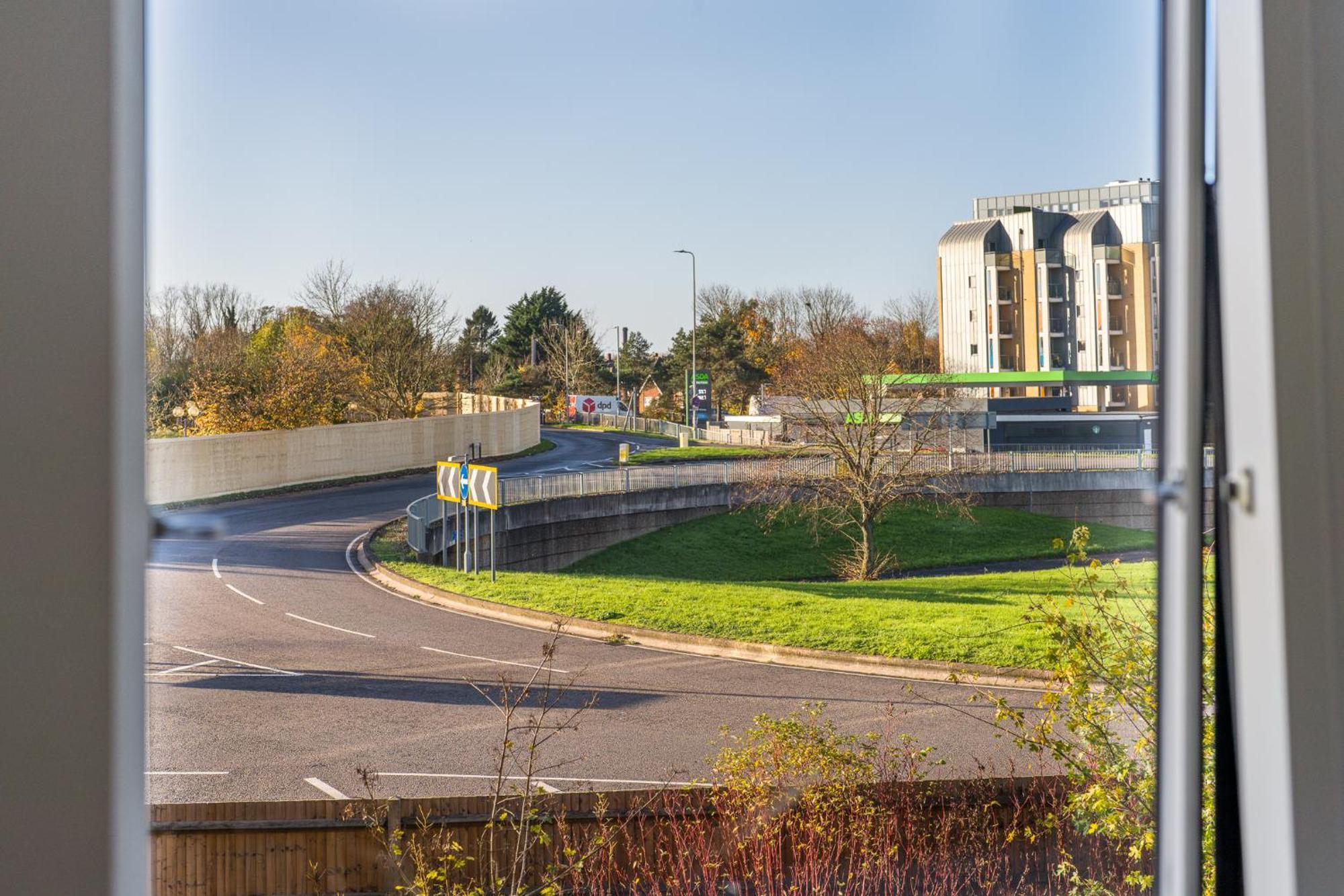 Luxury 1 Bedroom Serviced Apartment With Roof Terrace & Gym Stevenage Eksteriør billede