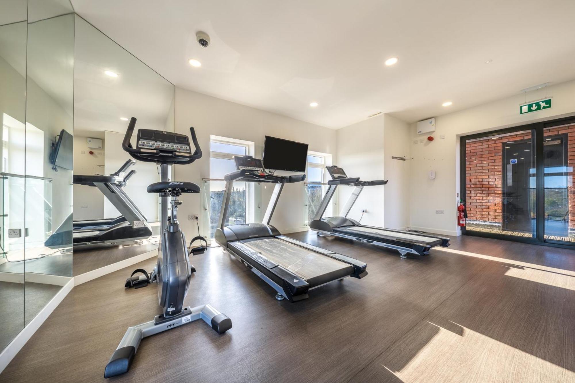 Luxury 1 Bedroom Serviced Apartment With Roof Terrace & Gym Stevenage Eksteriør billede