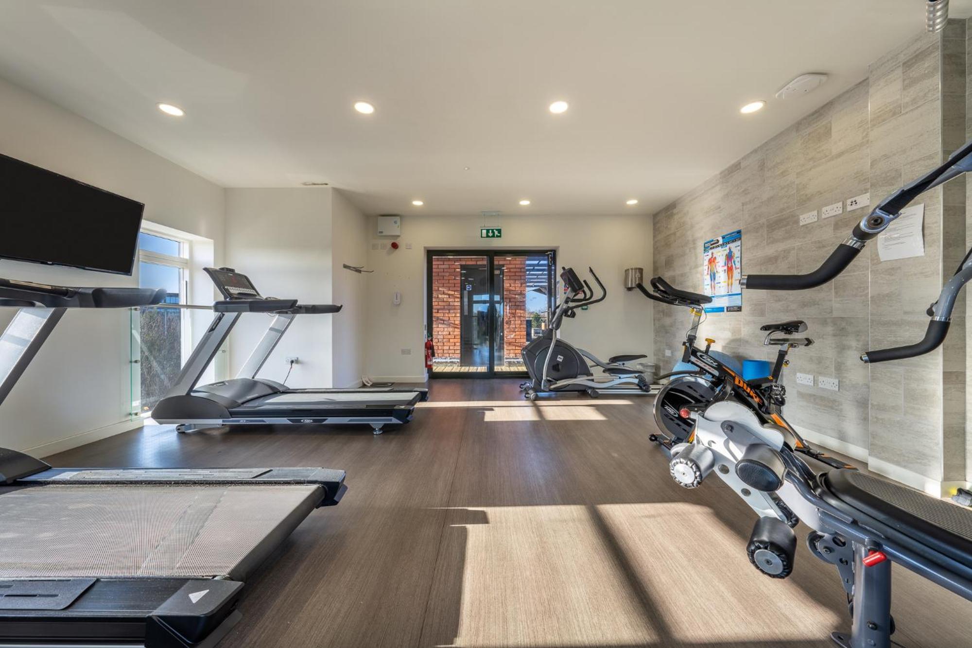 Luxury 1 Bedroom Serviced Apartment With Roof Terrace & Gym Stevenage Eksteriør billede