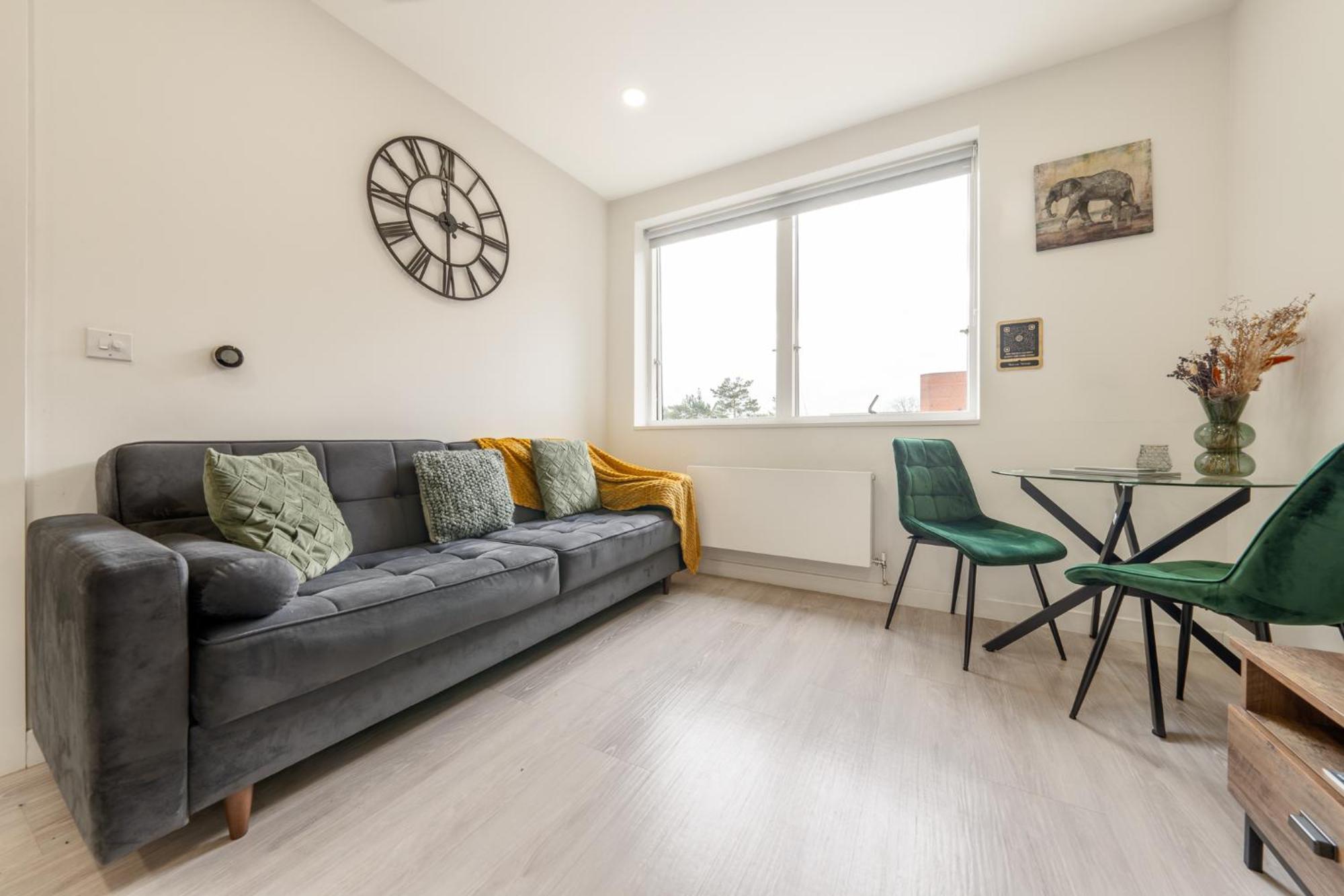 Luxury 1 Bedroom Serviced Apartment With Roof Terrace & Gym Stevenage Eksteriør billede