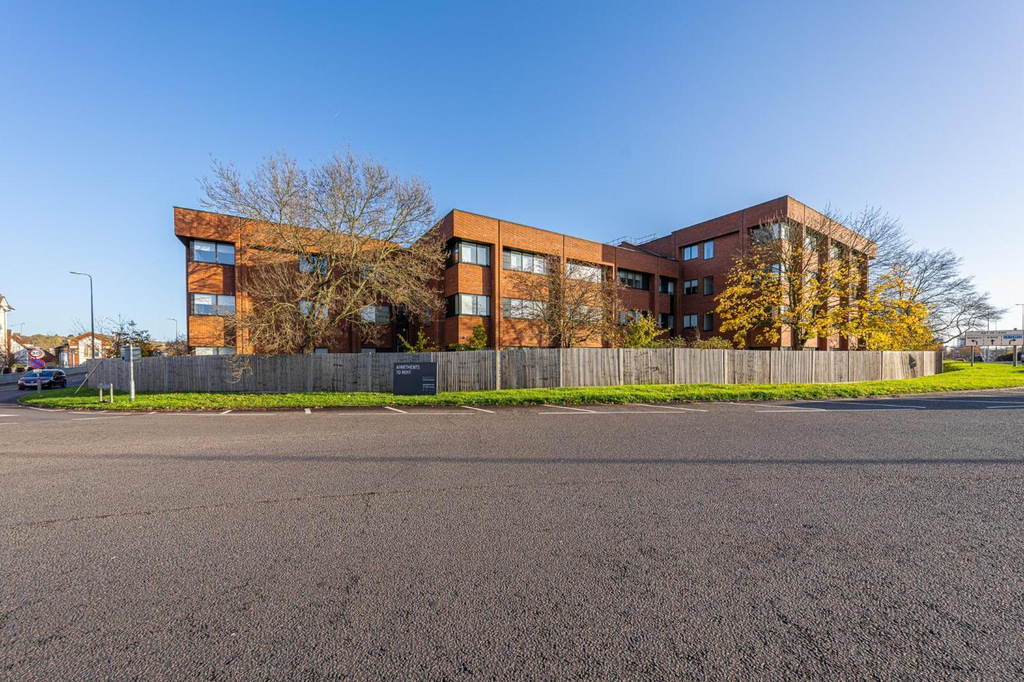 Luxury 1 Bedroom Serviced Apartment With Roof Terrace & Gym Stevenage Eksteriør billede