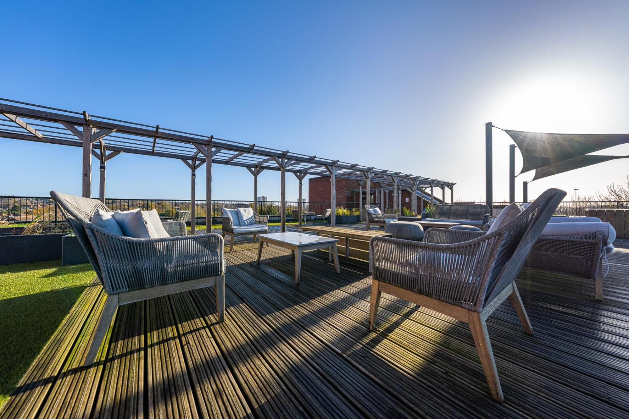 Luxury 1 Bedroom Serviced Apartment With Roof Terrace & Gym Stevenage Eksteriør billede