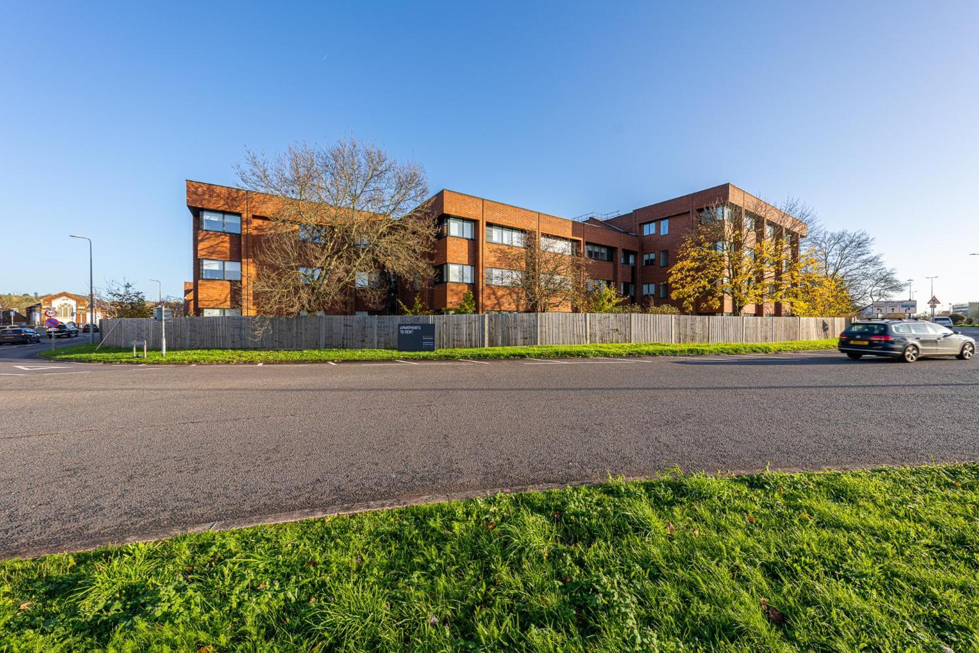 Luxury 1 Bedroom Serviced Apartment With Roof Terrace & Gym Stevenage Eksteriør billede