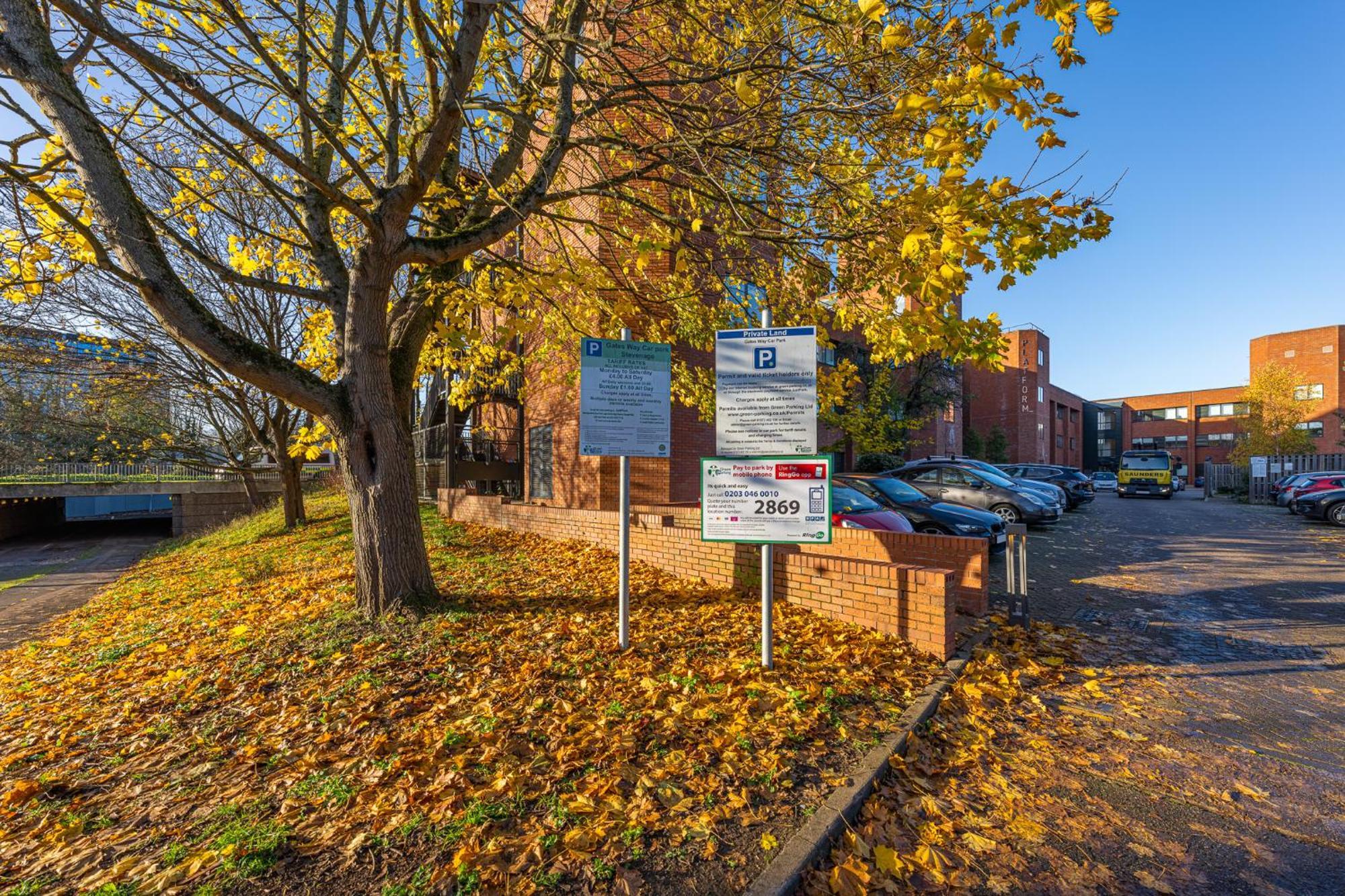 Luxury 1 Bedroom Serviced Apartment With Roof Terrace & Gym Stevenage Eksteriør billede